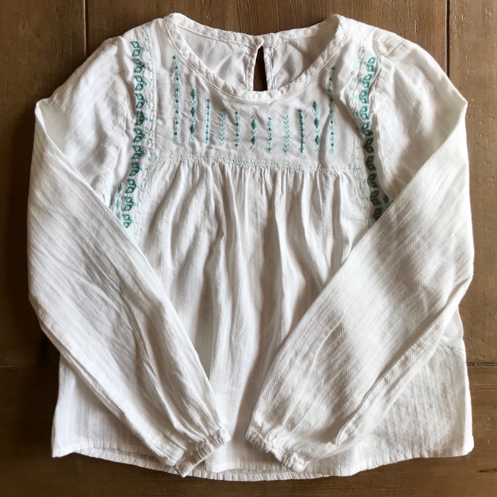 Abercrombie kids white embroidery white shirt 7/8